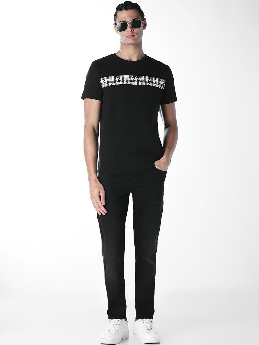 Relaxed Fit Low-Rise Light Fade Stretchable Jeans