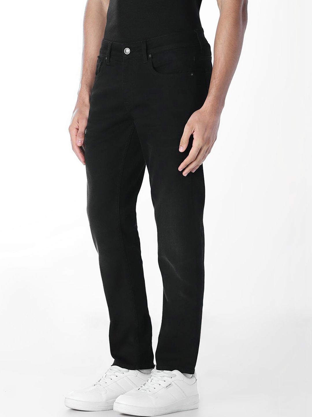 Relaxed Fit Low-Rise Light Fade Stretchable Jeans