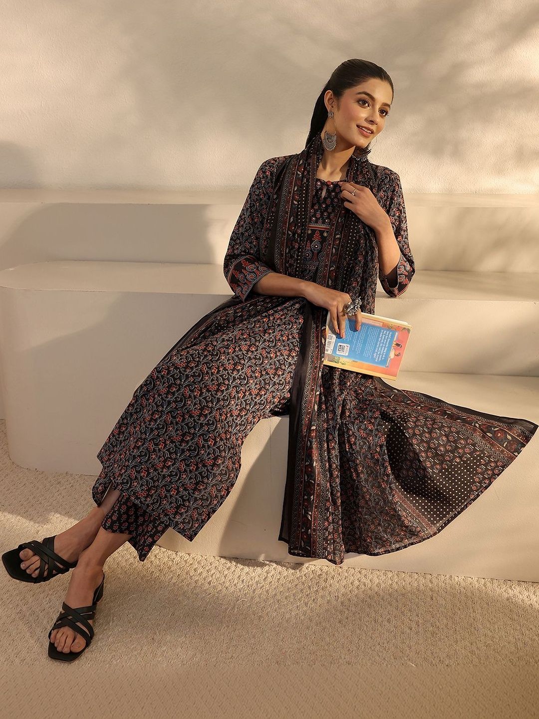Libas Libas Women Floral Printed Panelled Kurta with Trousers & With Dupatta
