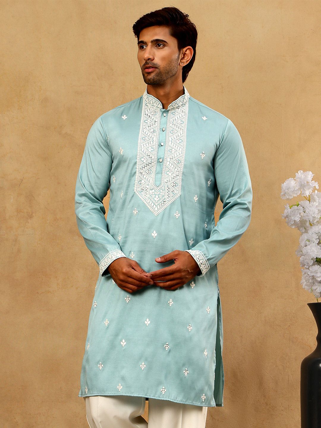 Jompers Men Geometric Embroidered Chikankari Kurta
