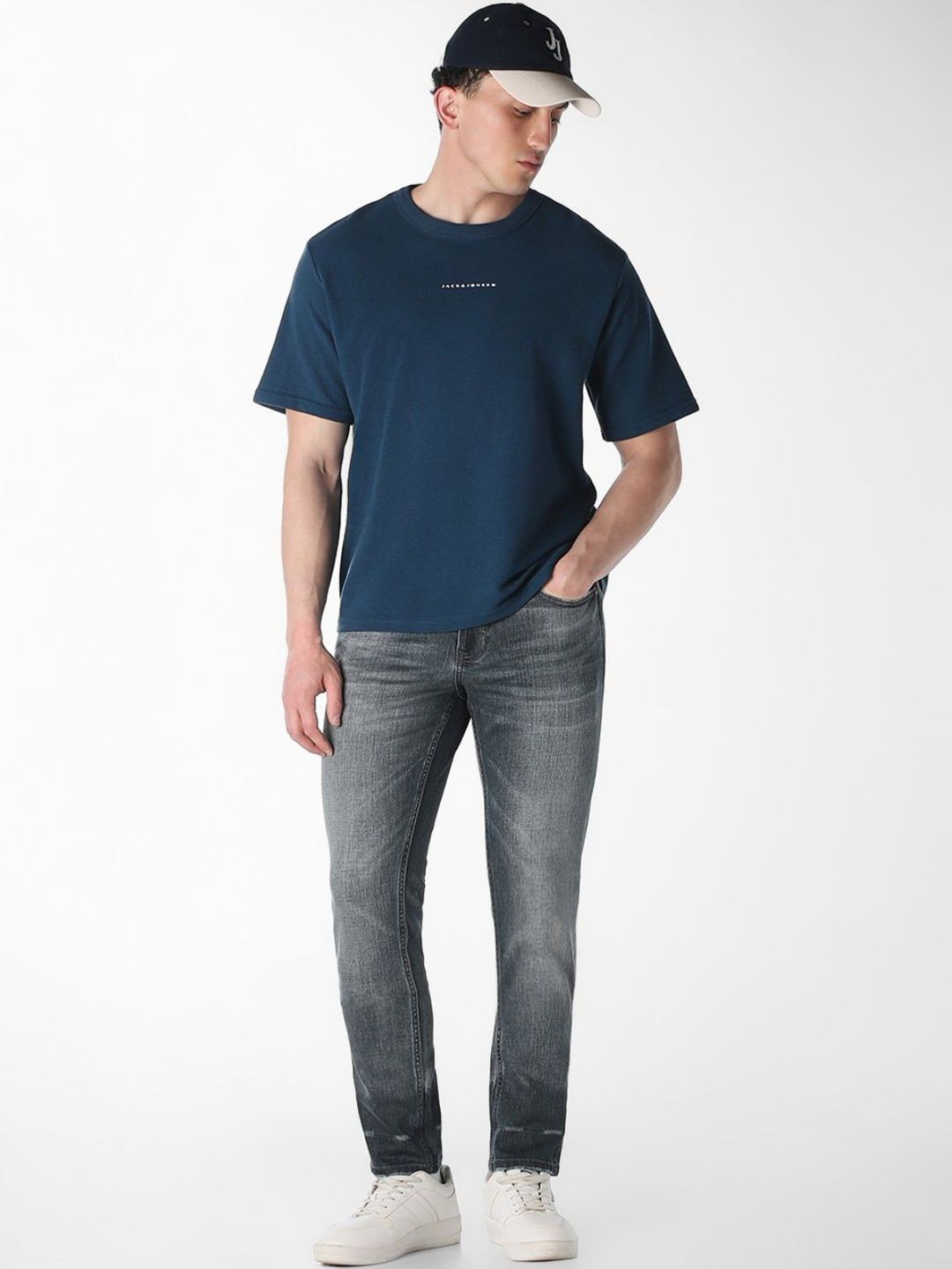 Slim Fit Low-Rise Mildly Distressed Light Fade Stretchable Jeans