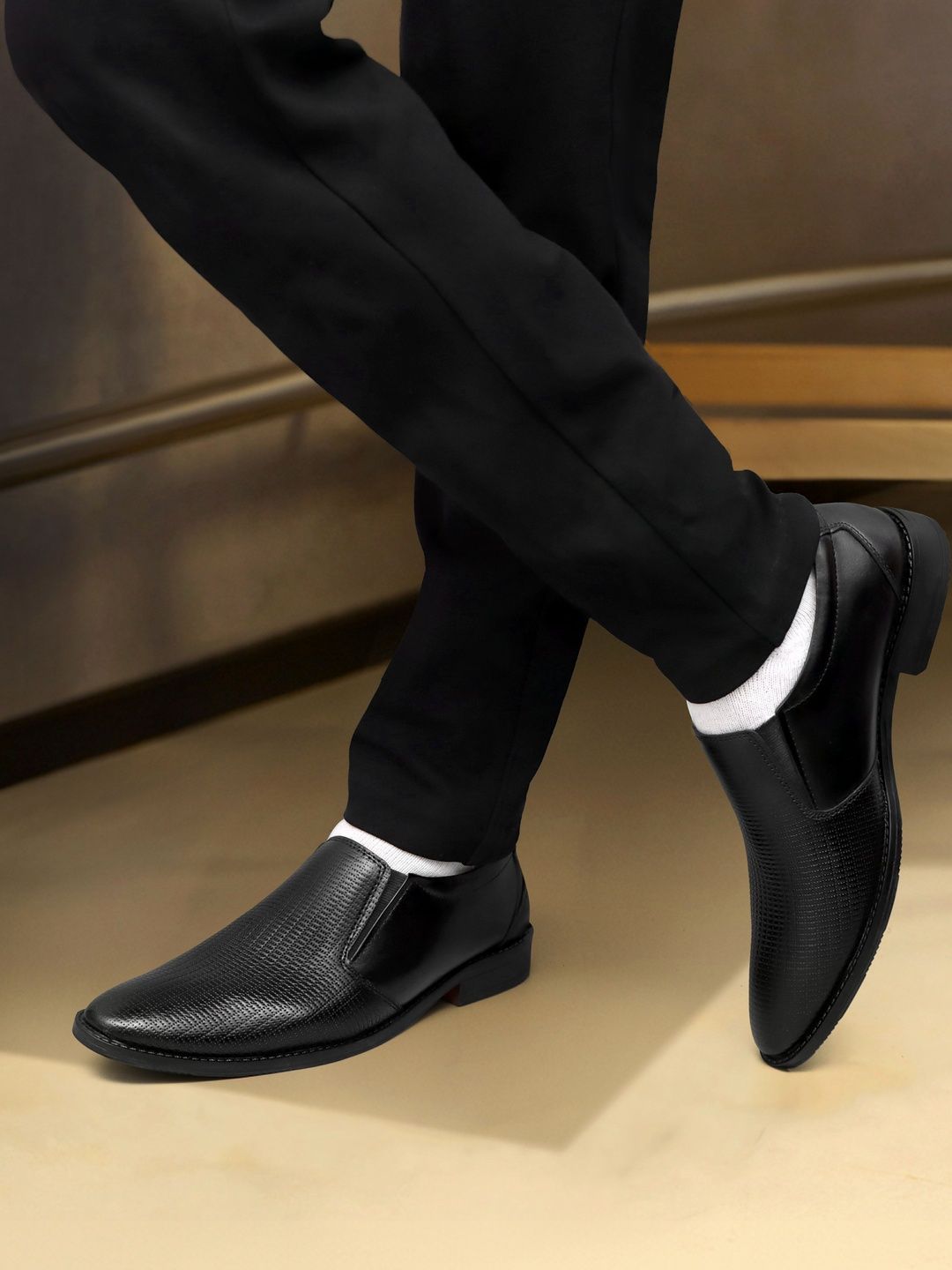 INVICTUS Men Leather Round Toe Formal Slip-Ons
