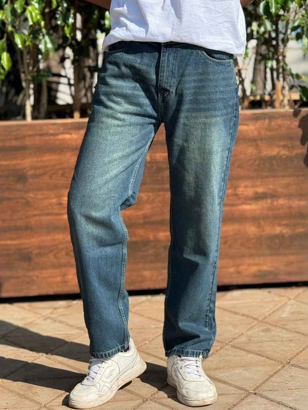 me Queen Men Straight Fit Mid-Rise Light Fade Jeans