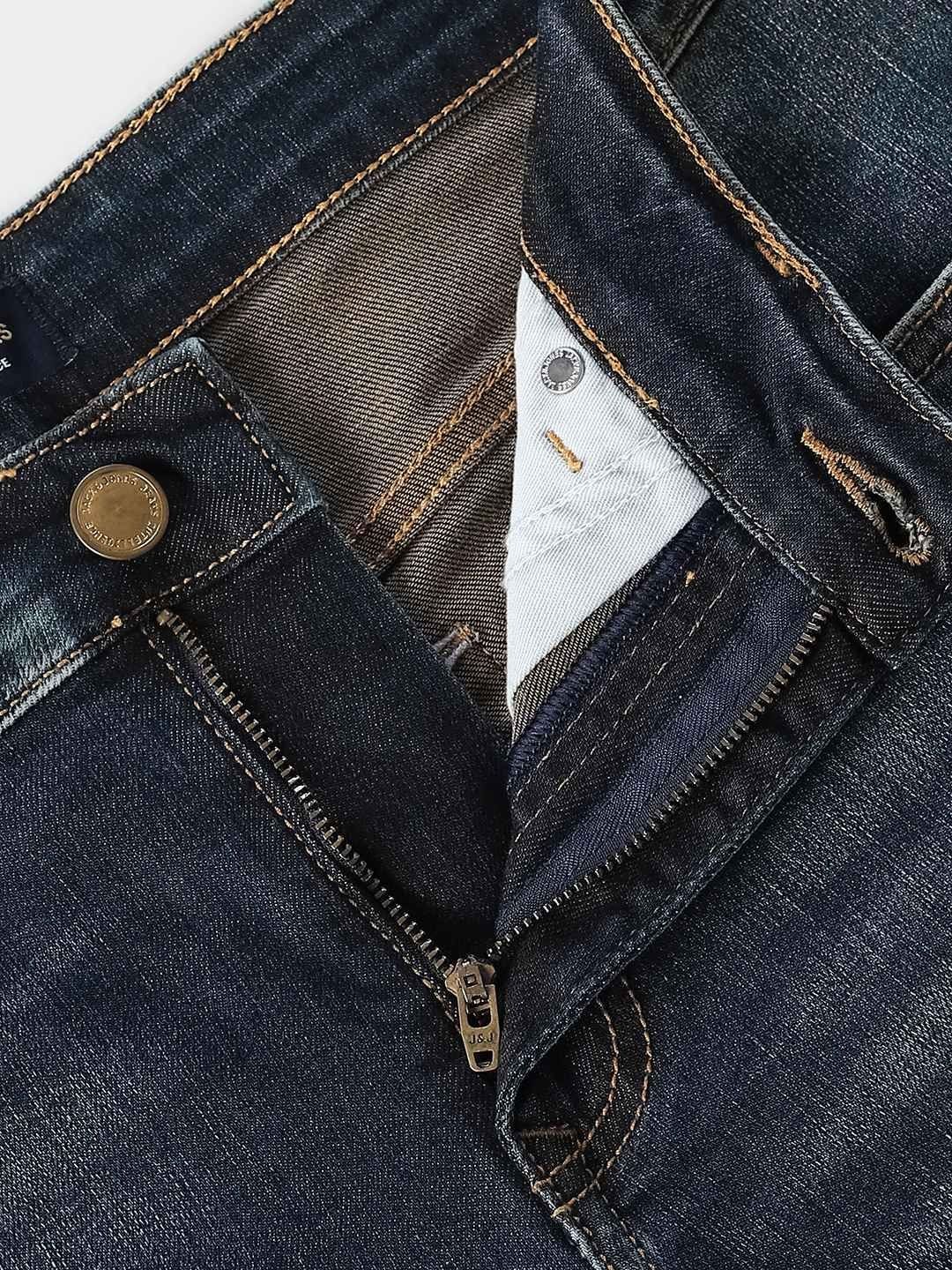 Slim Fit Mid-Rise Mildly Distressed Light Fade Stretchable Jeans
