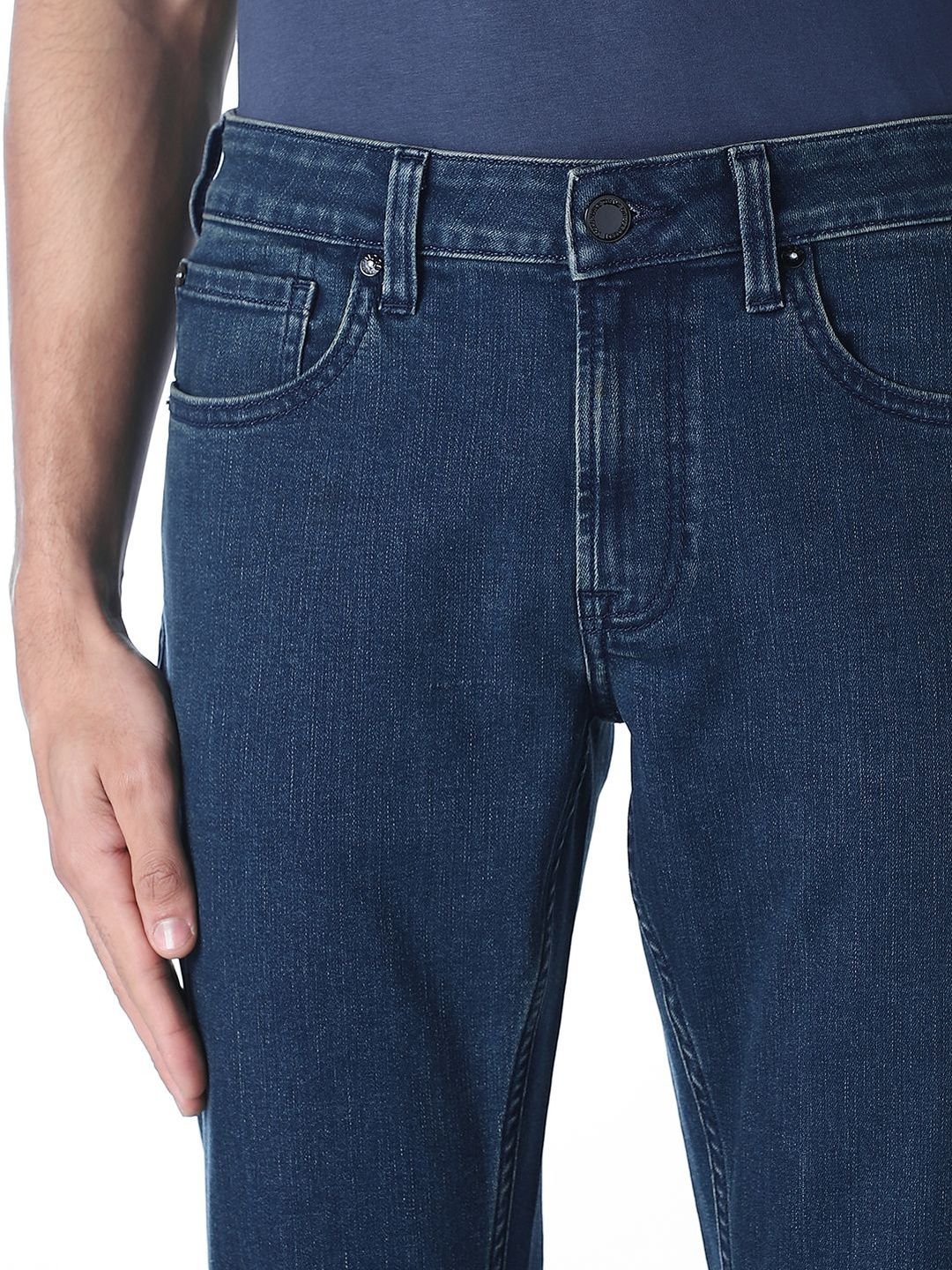 Straight Fit Low-Rise Light Fade Stretchable Jeans