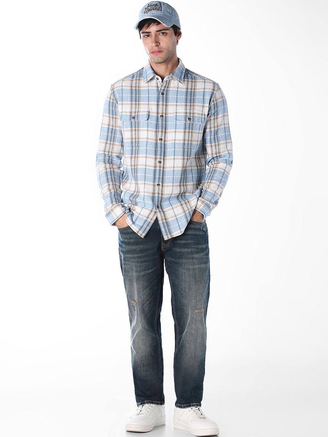 Slim Fit Low-Rise Mildly Distressed Light Fade Stretchable Jeans