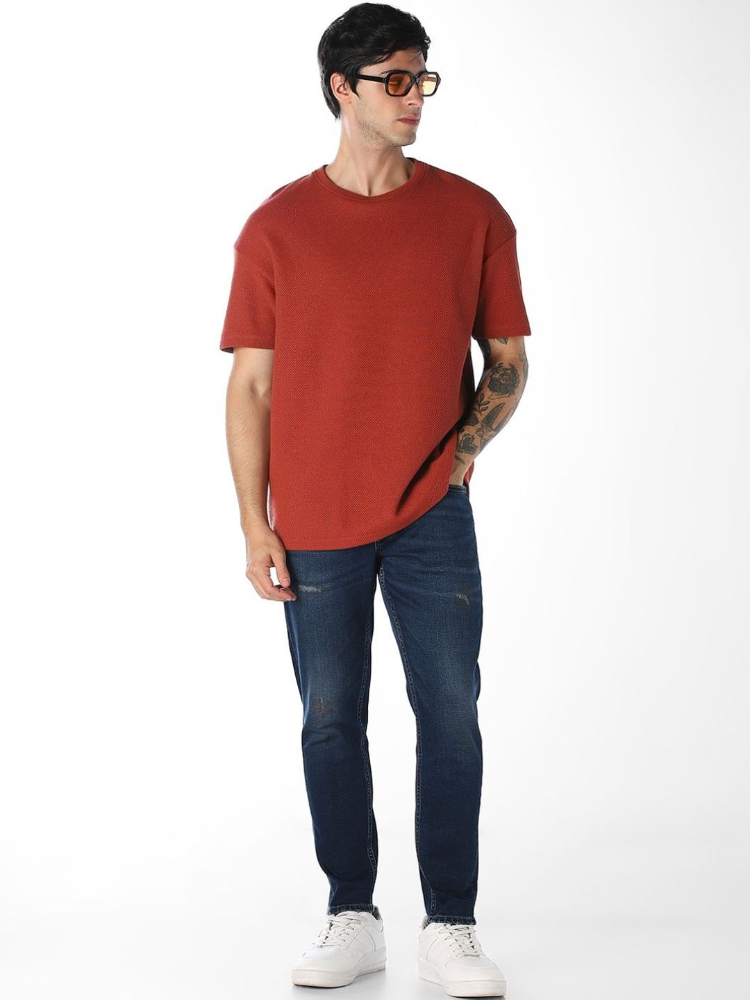 Slim Fit Mid-Rise Mildly Distressed Light Fade Stretchable Jeans