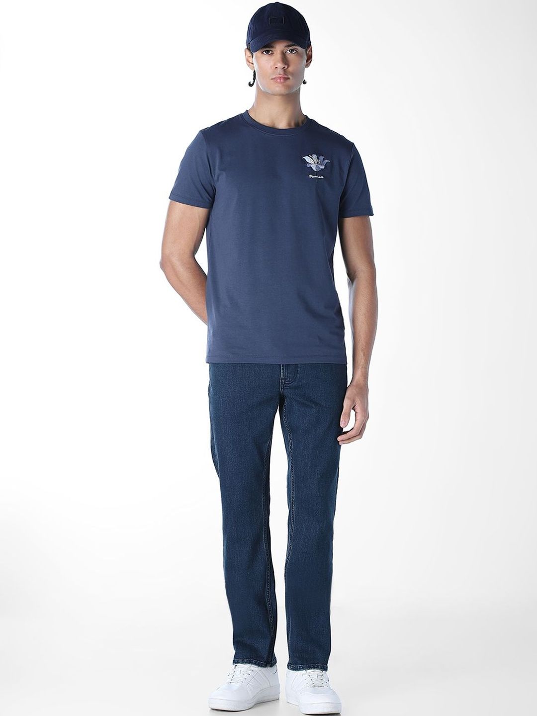 Straight Fit Low-Rise Light Fade Stretchable Jeans
