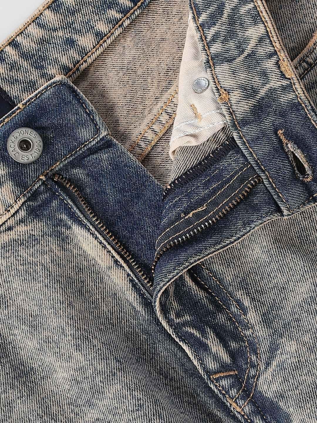 Relaxed Fit Low-Rise Heavy Fade Stretchable Jeans