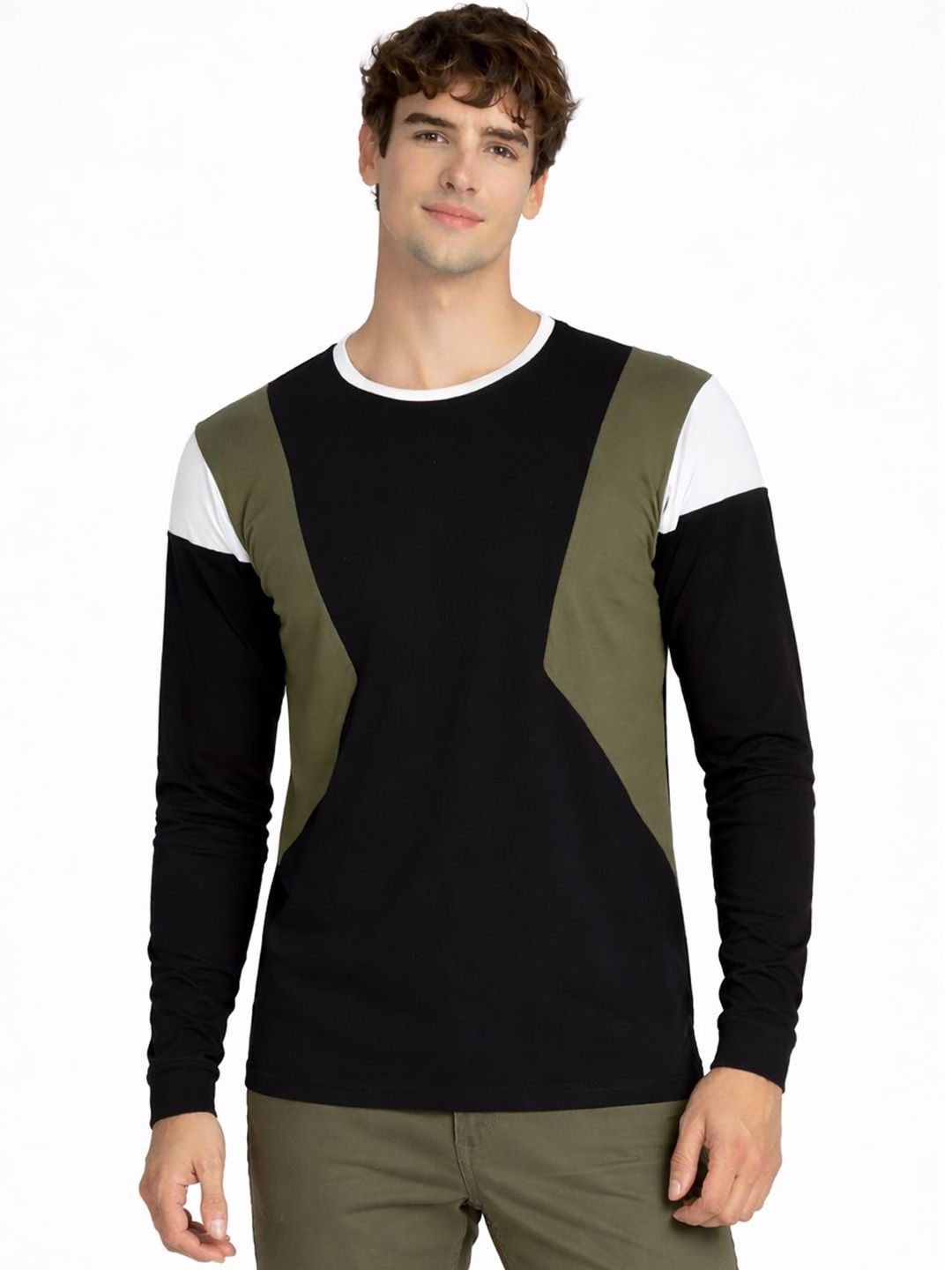 ADRO Men Colourblocked T-shirt