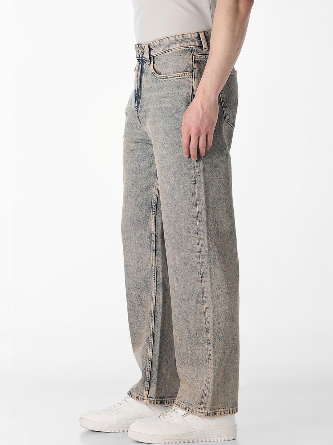 Relaxed Fit Low-Rise Heavy Fade Stretchable Jeans