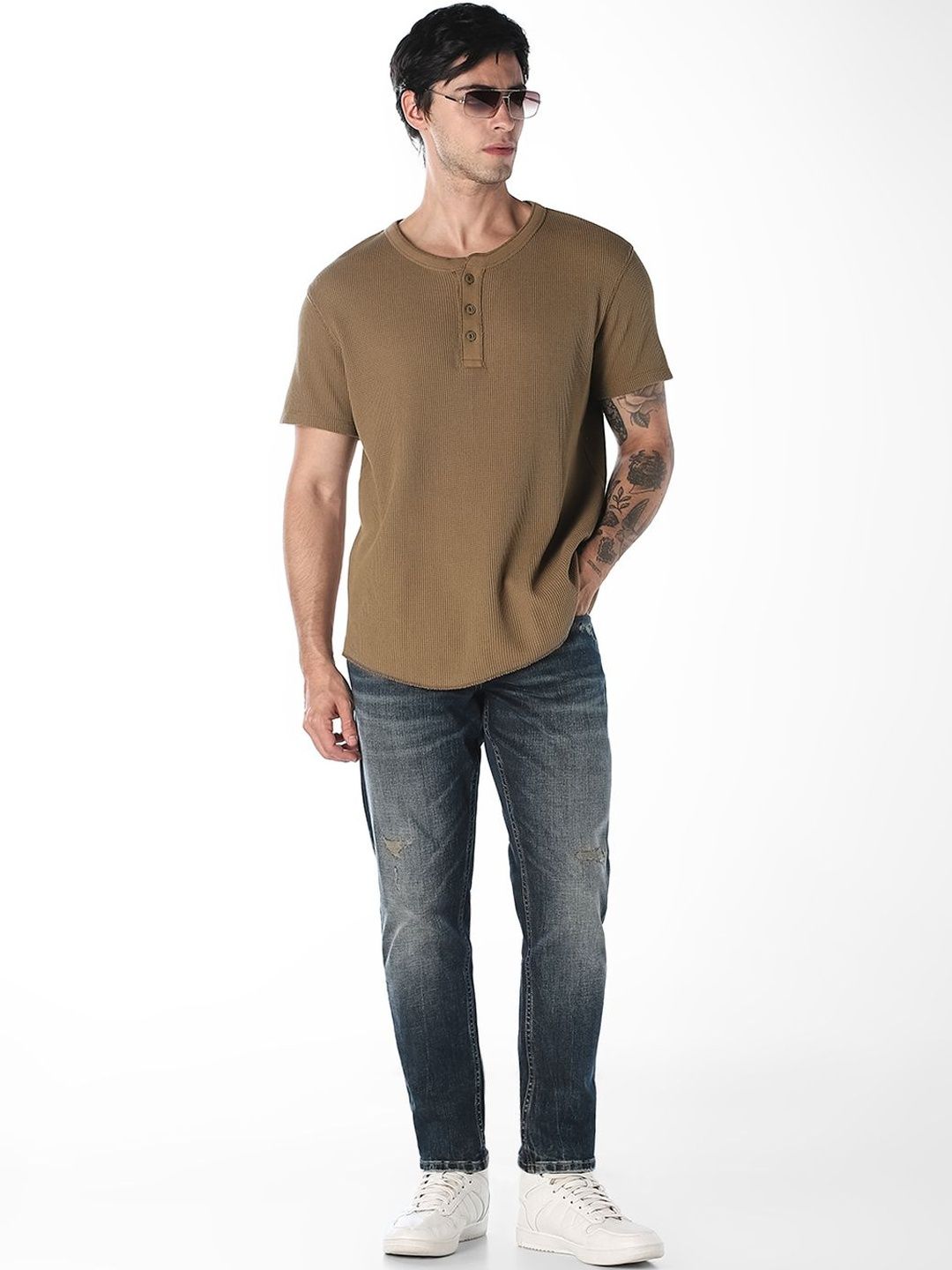 Slim Fit Mid-Rise Mildly Distressed Light Fade Stretchable Jeans