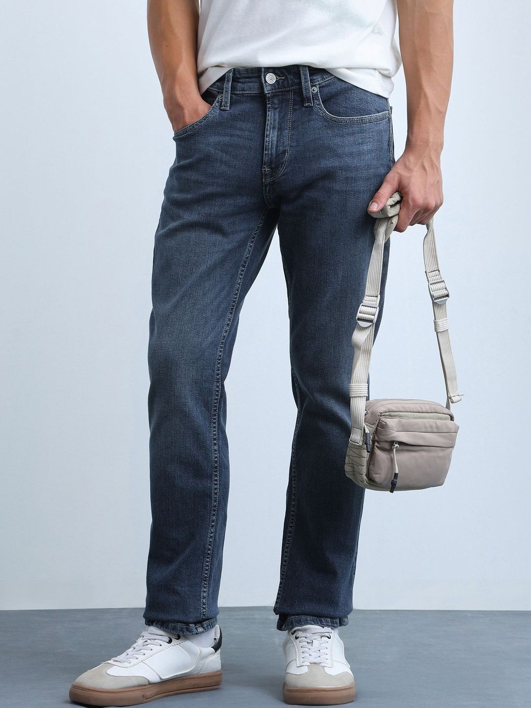Flying Machine Men Slim Fit Mid-Rise Light Fade Stretchable Jeans