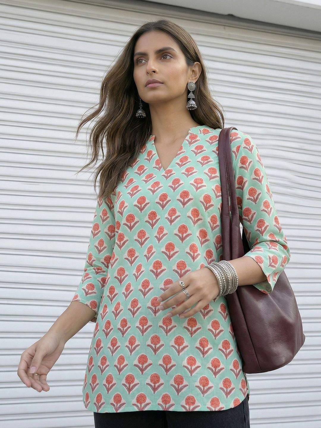Anouk Rustic Floral Printed Mandarin Collar Straight Kurti deal from myntra Anouk Rustic Floral Printed Mandarin Collar Straight Kurti deal from myntra