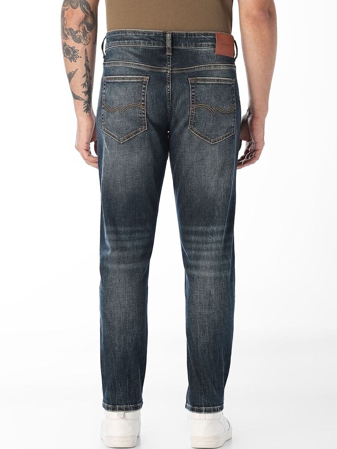 Slim Fit Mid-Rise Mildly Distressed Light Fade Stretchable Jeans