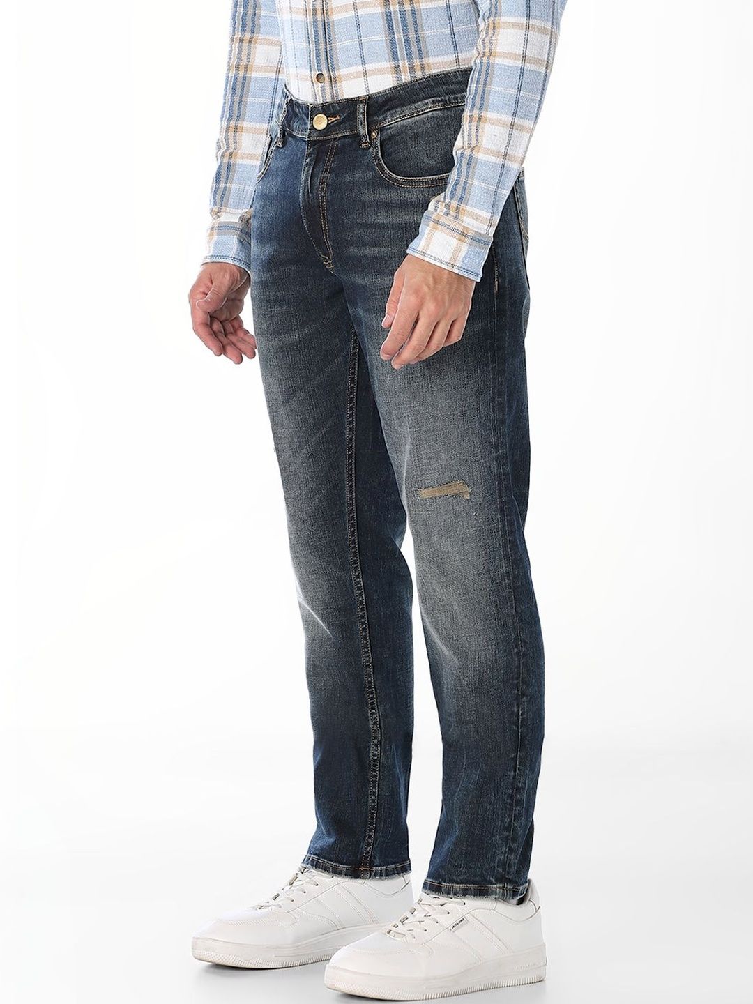 Slim Fit Low-Rise Mildly Distressed Light Fade Stretchable Jeans