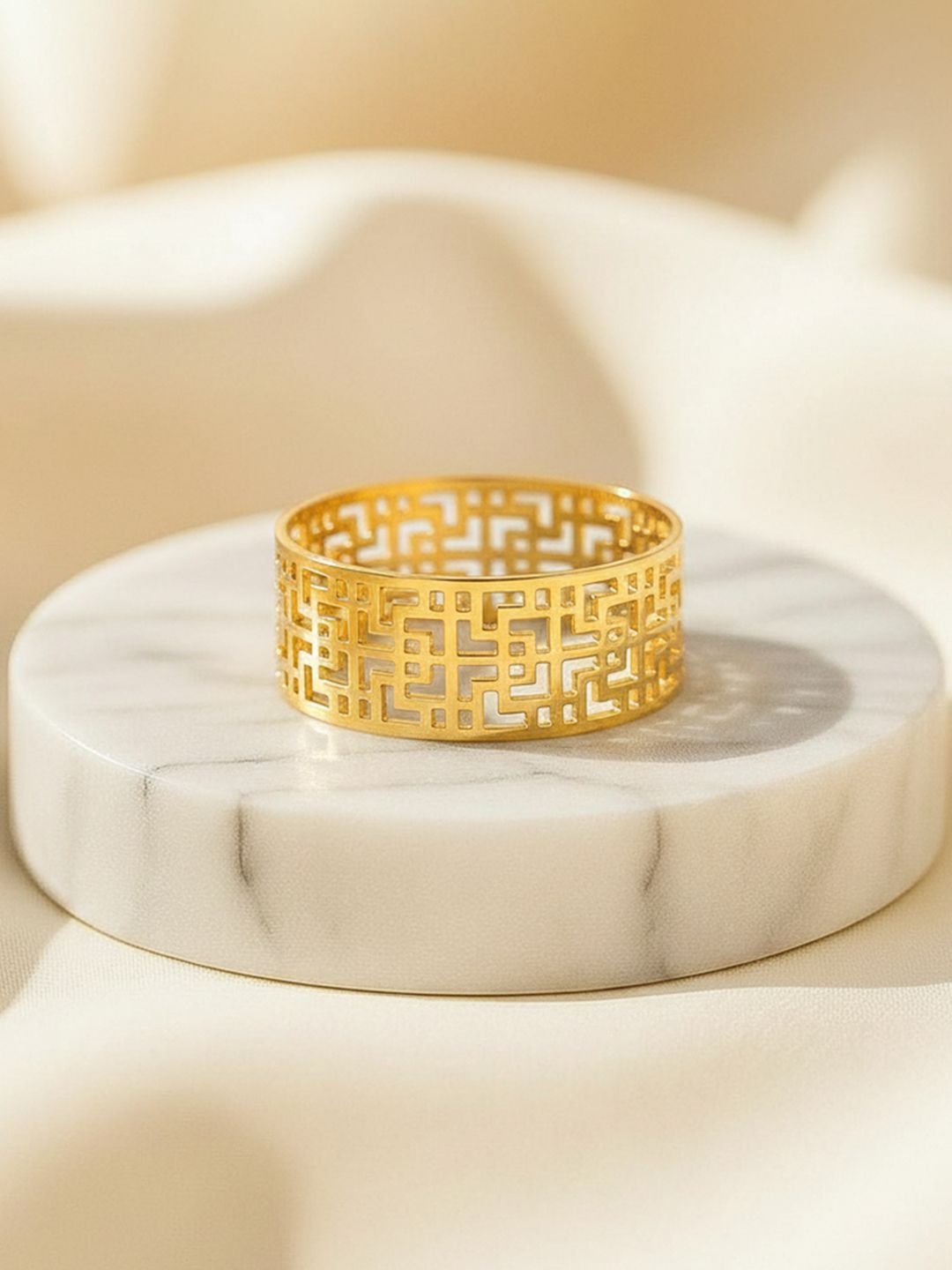 Buy Joyalukkas Men 22 Kt Yellow Gold Opulent Stripe Texture Ring