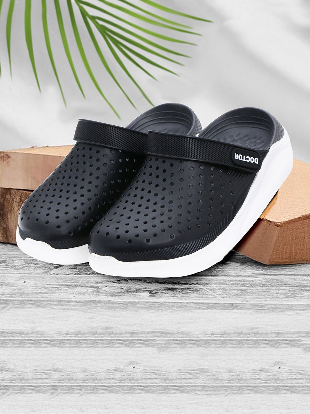 DOCTOR EXTRA SOFT Men Self-Design Clogs