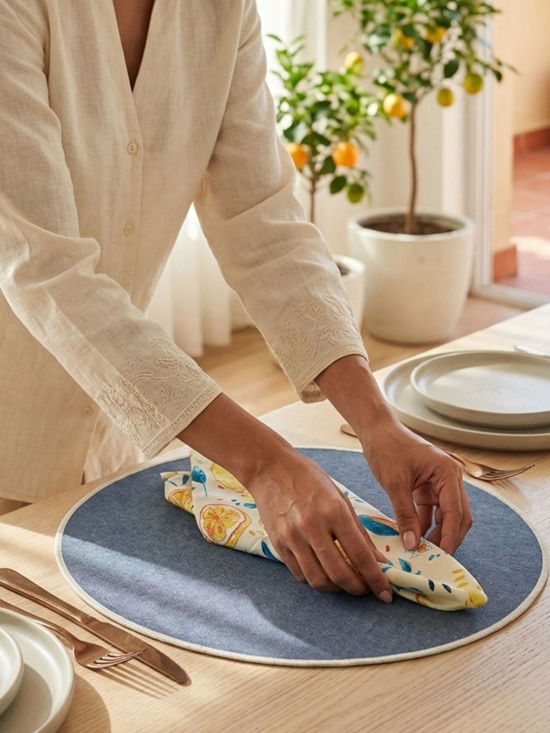 Bottega Pereira Riviera Ocean Blue Set of 4 Pieces Round Cotton Tablemat deal from myntra