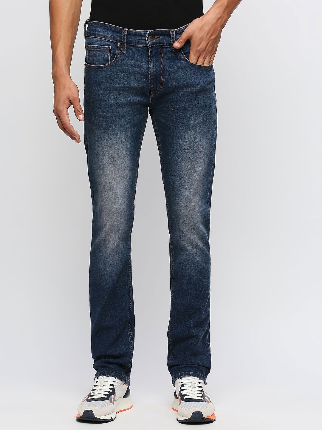Pepe Jeans Men Blue Slim Fit Mildly Distressed Heavy Fade Stretchable Jeans