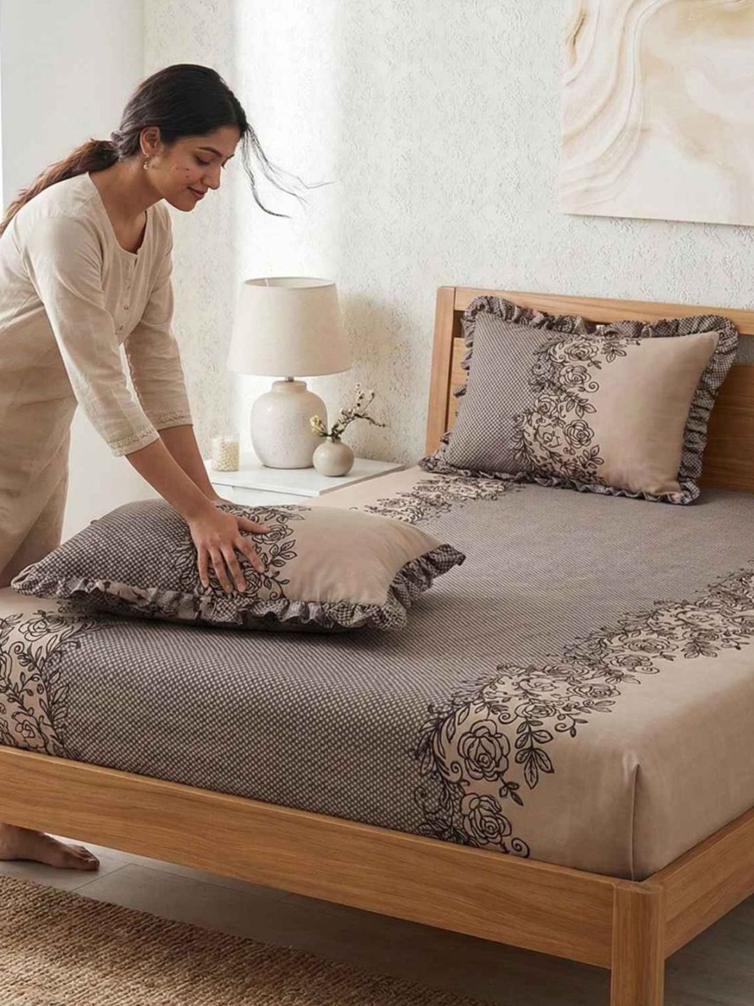DREAM WEAVERZ Grey Floral 260TC Fitted King Bedsheet with 2 Pillow Covers 2.35 m x 2.55 m