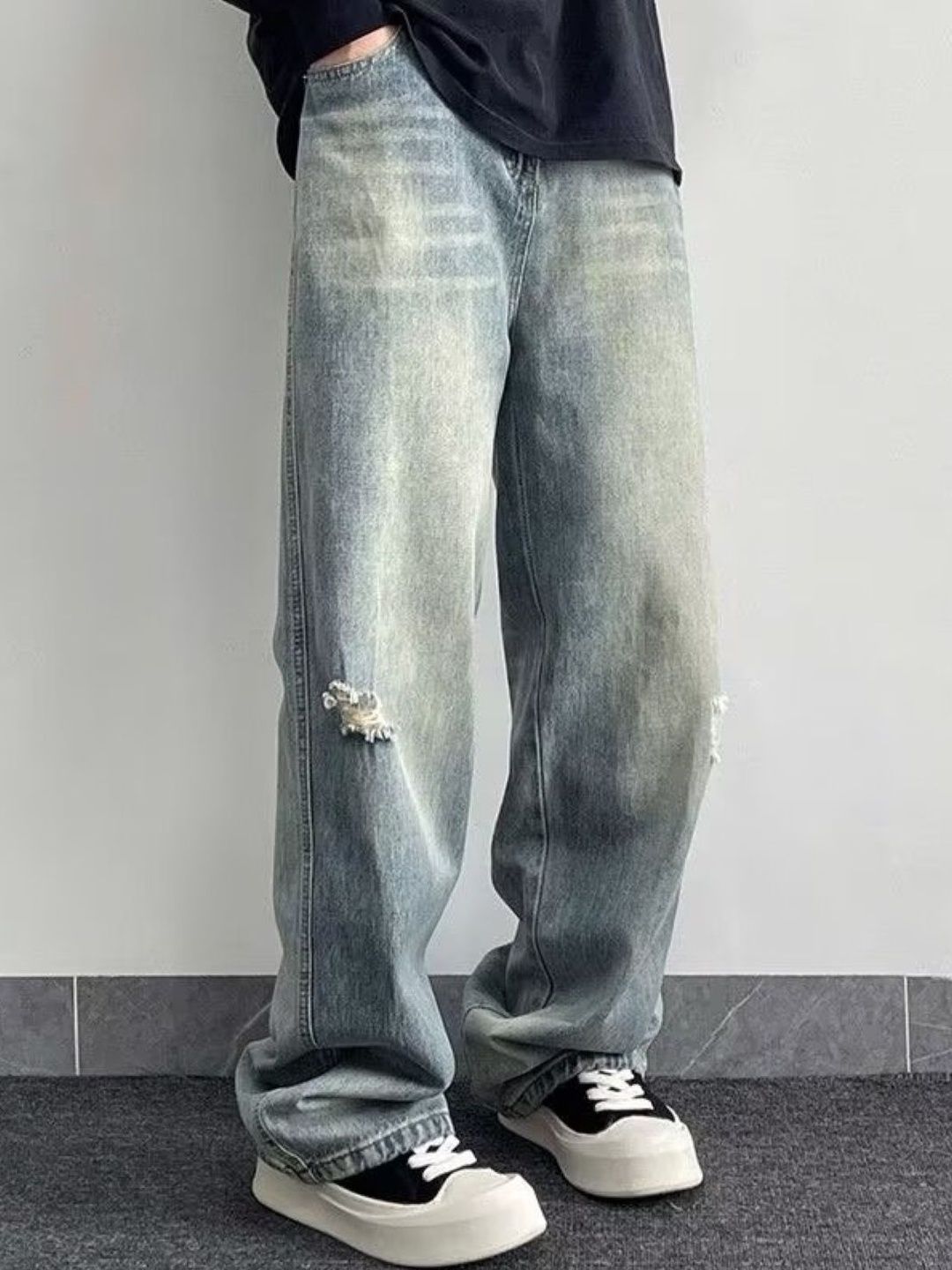 StyleCast Men Baggy Fit Mid-Rise Slash Knee Light Fade Jeans