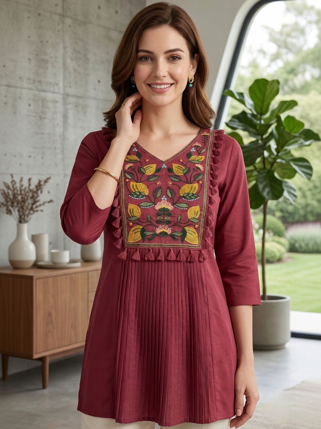 EVANORA Floral Embroidered V-Neck Thread Work Thread Work Panelled Kurti