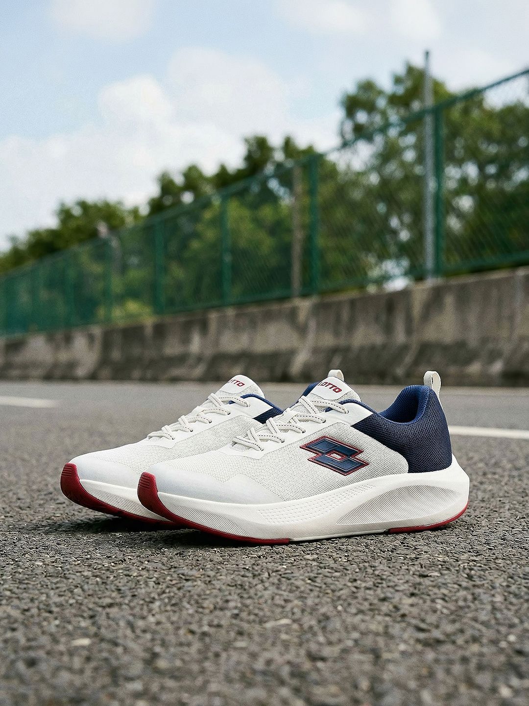 Lotto Men Energex White Running Shoes