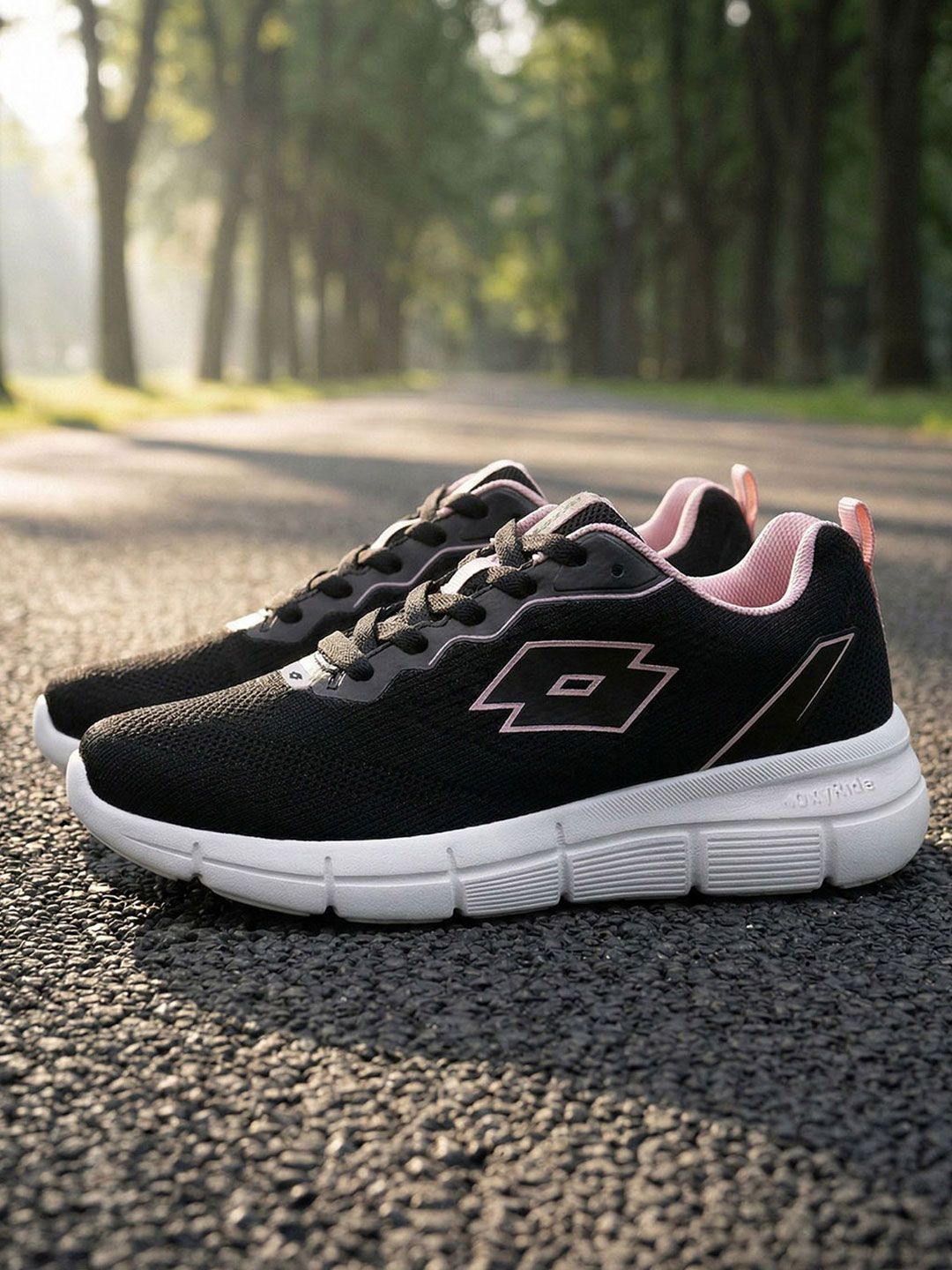 Lotto Women PulseTrek Black Running Shoes
