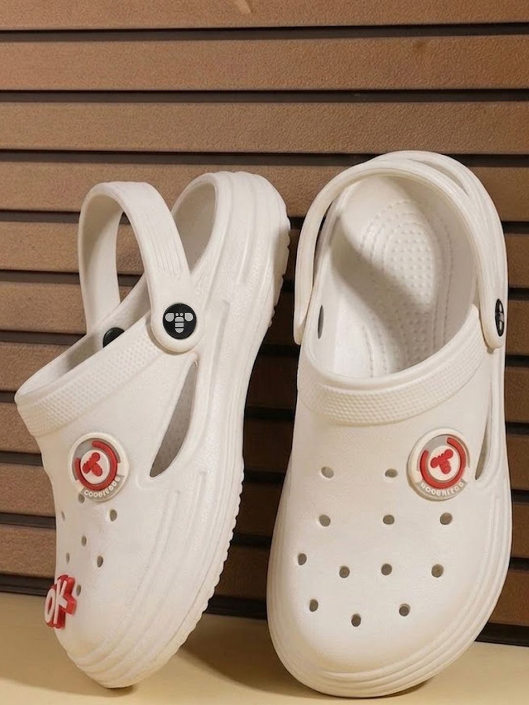 toothless Kids Unisex White Cushioned Base Ventilated Upper Everyday Play Clogs