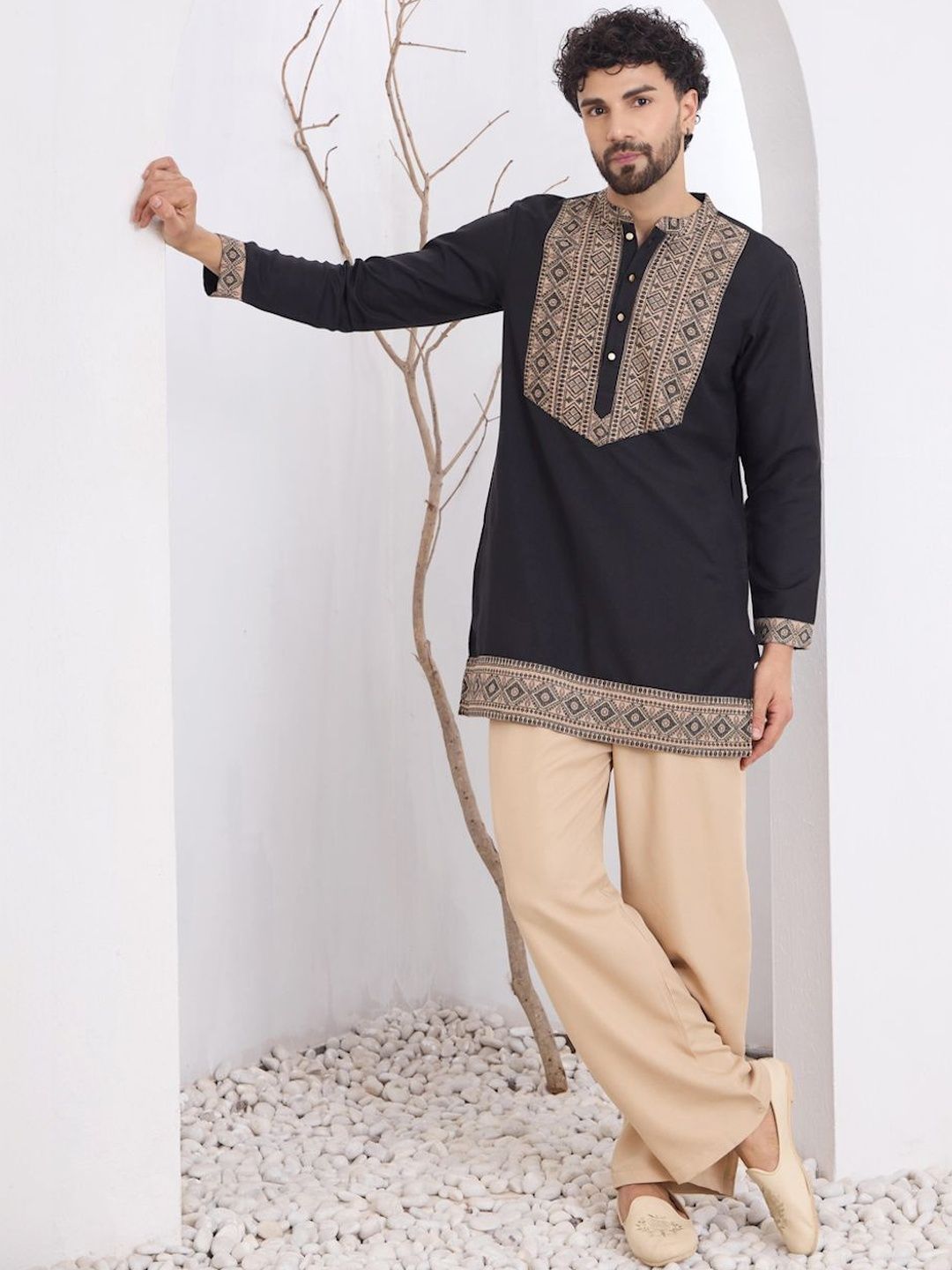 House of Pataudi House of Pataudi Woven Design Mandarin Collar Kurta & Trousers