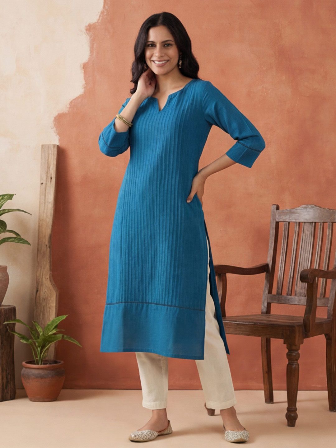 Anouk Anouk Women Embroidered Keyhole Neck Kurta