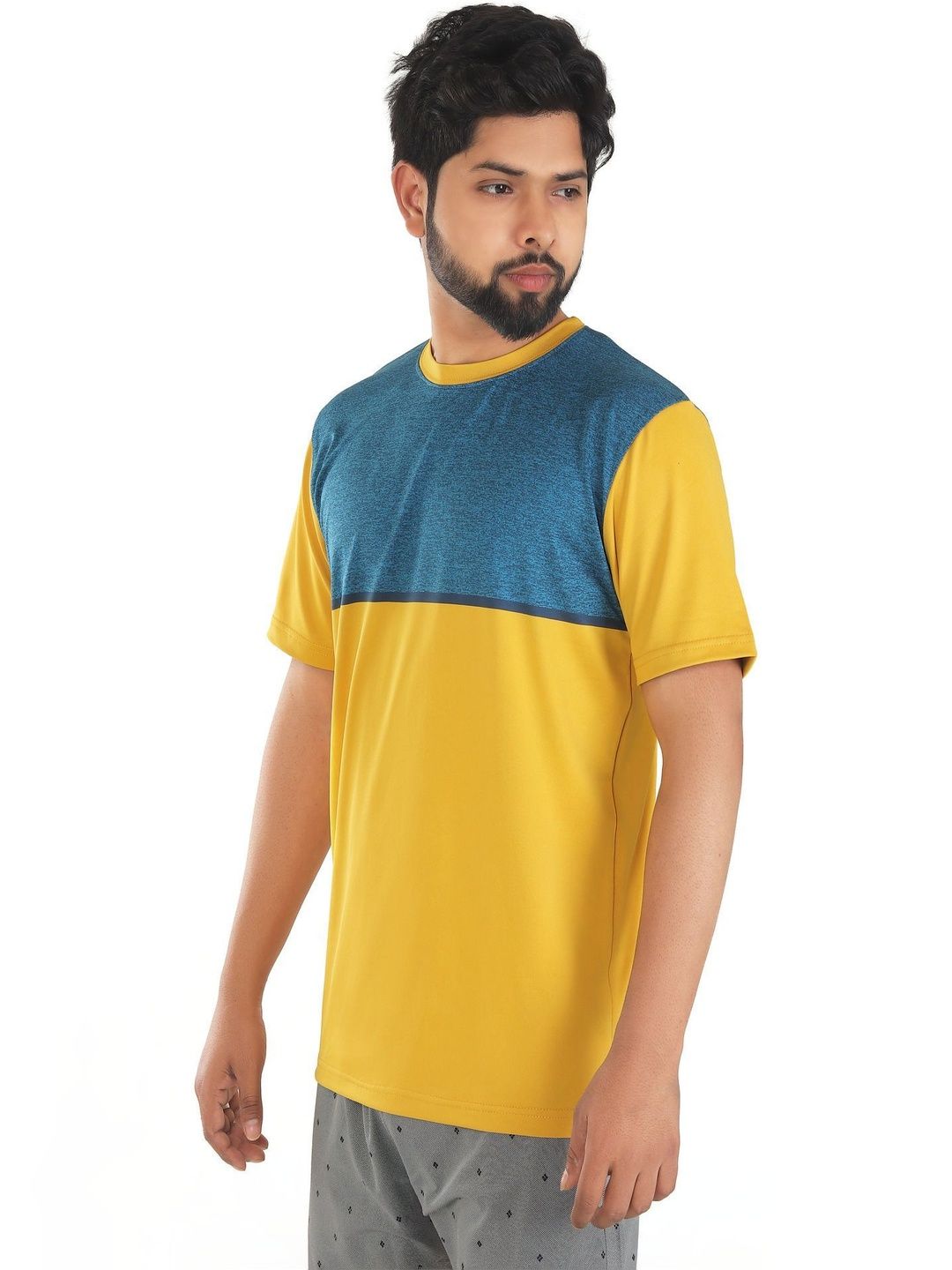 Veltick Men Colourblocked T-shirt