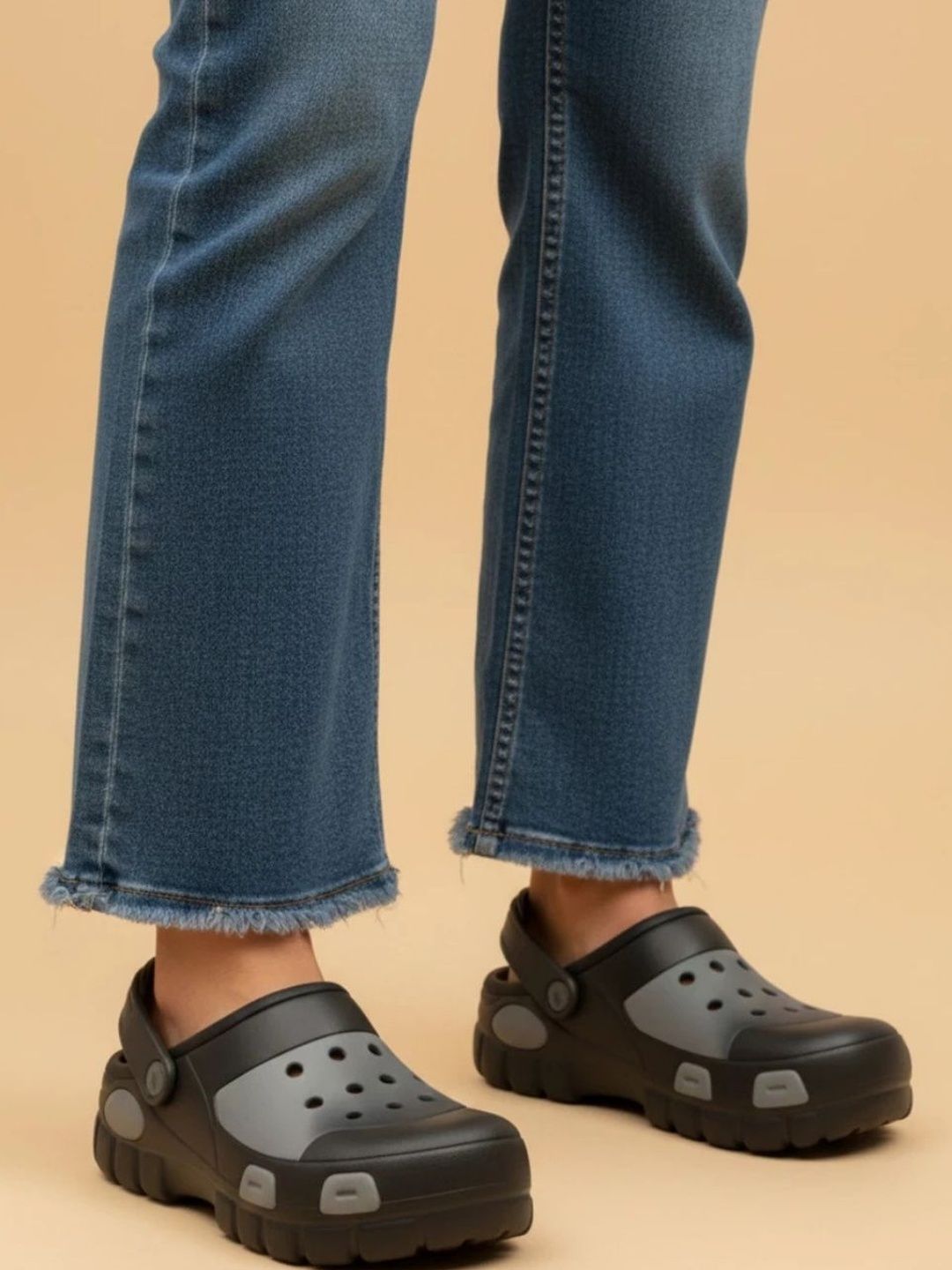 VINTEX Men Colourblocked Clogs