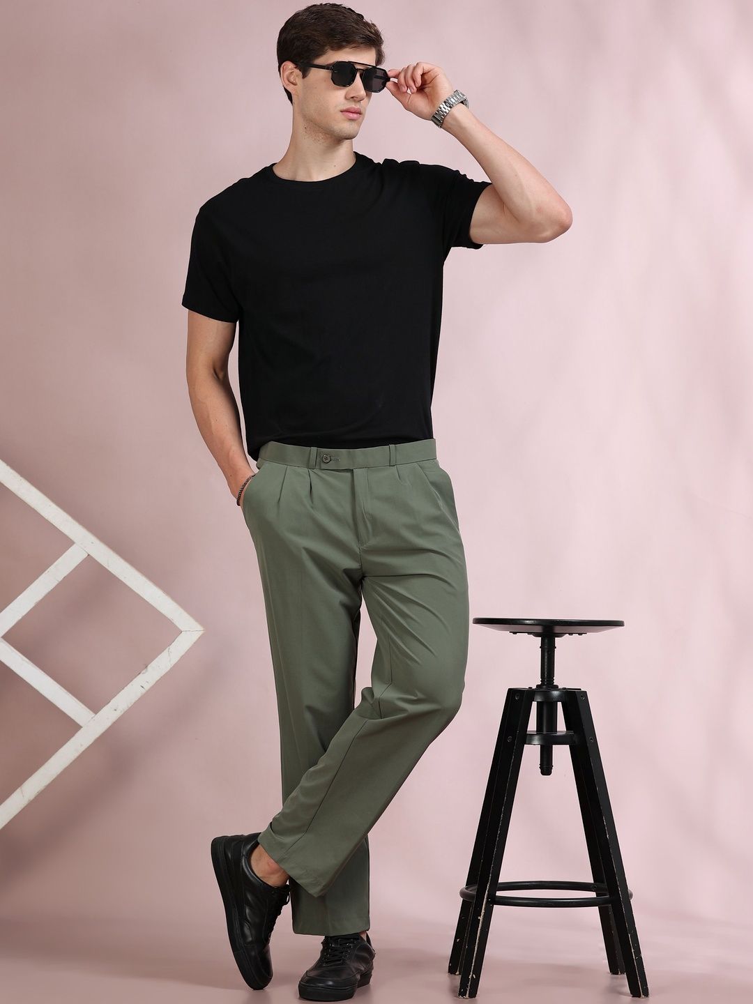 INVICTUS Men Pleated Trousers