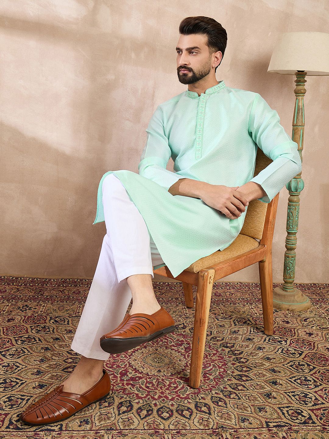 Ethnic Bay Men Embroidered Kurta