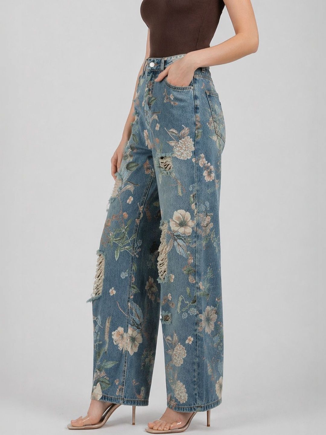 Suo Suo Women Relaxed Fit Mid-Rise Highly Distressed Light Fade Jeans