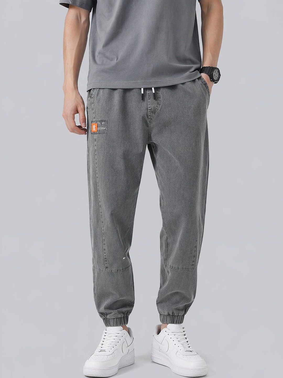 Suo Men Jogger Mid-Rise Light Fade Jeans