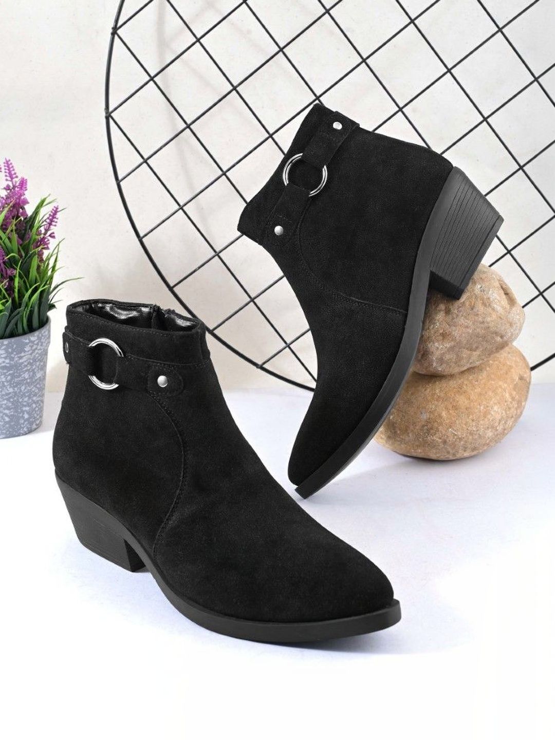 Roadster The Roadster Lifestyle Co Women Black Suede Finish Chelsea Ankle Boots With Ring Detail