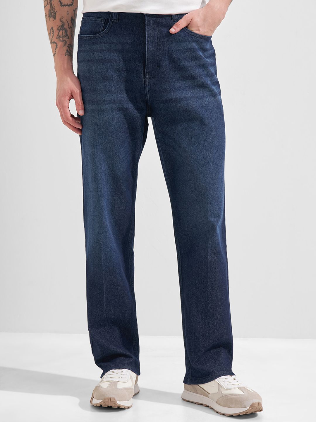 Men Relaxed Fit Mid-Rise Jeans HIGHLANDER  Men Blue Solid Washed Relaxed Fit Jeans