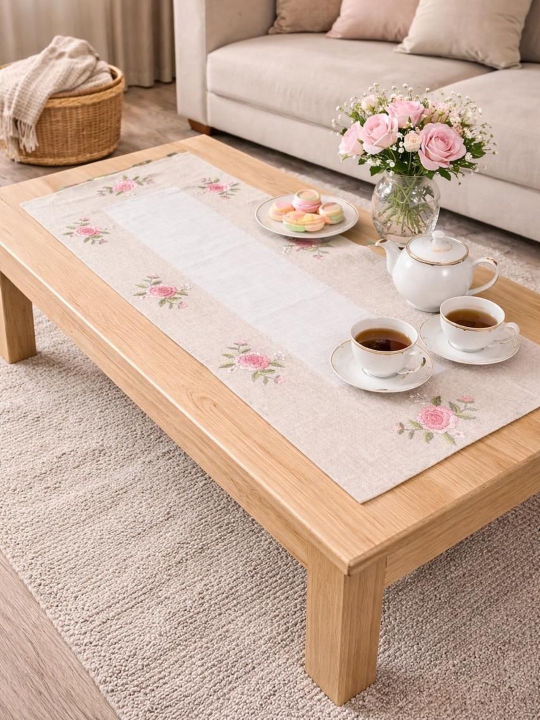 TANLOOMS  White Floral Embroidered Table Runners