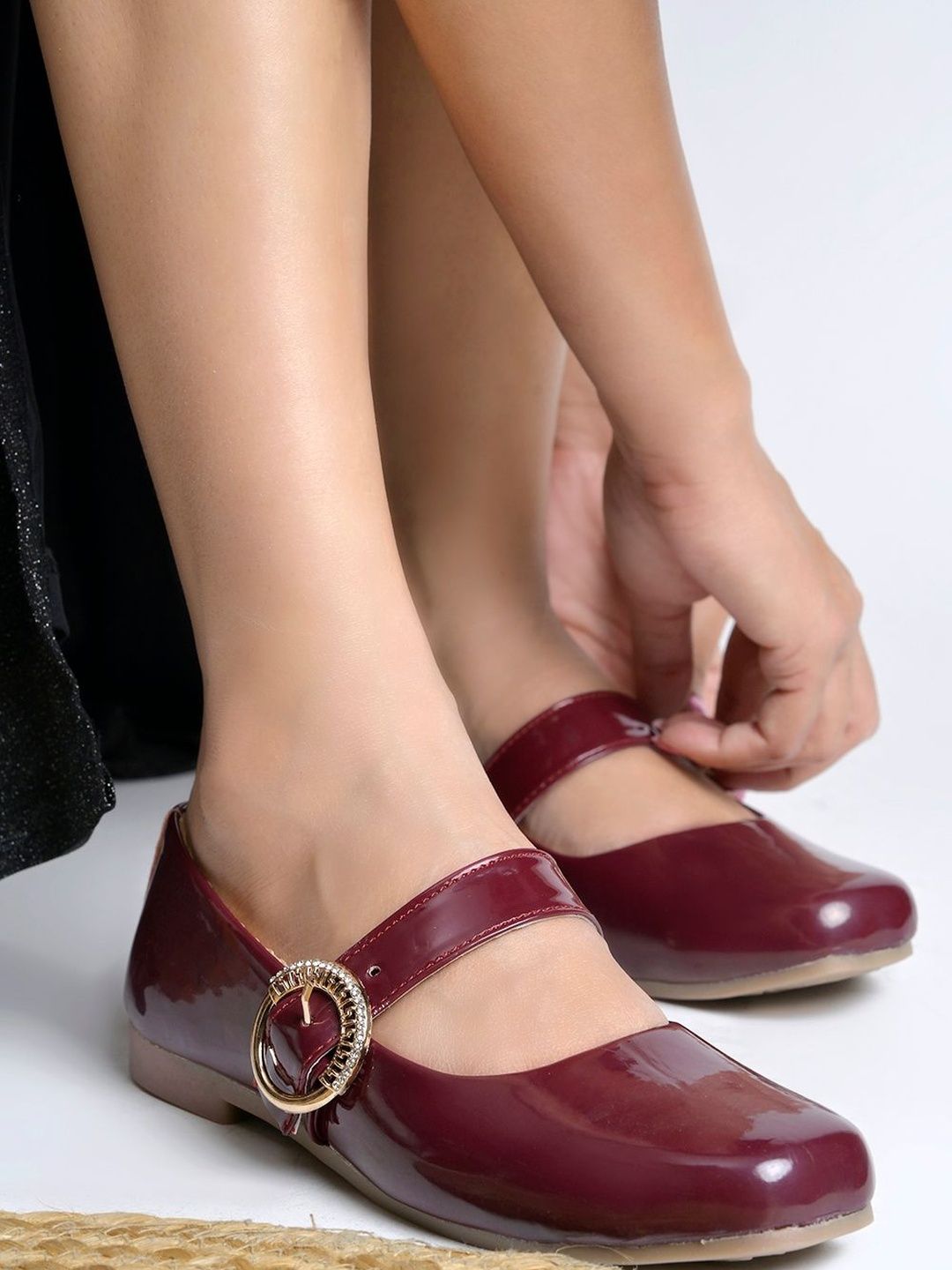 DressBerry DressBerry Round Toe Buckle Ballerinas
