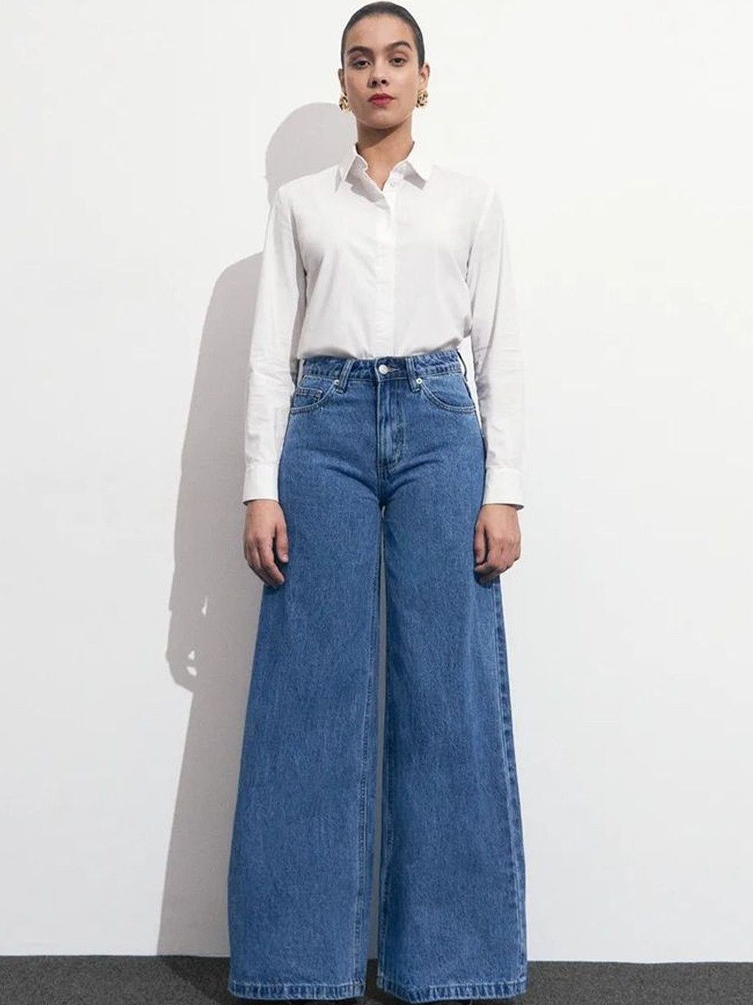 The Roadster Lifestyle Co. Women High-Rise No Fade Clean Look Cotton Straight Fit Jeans