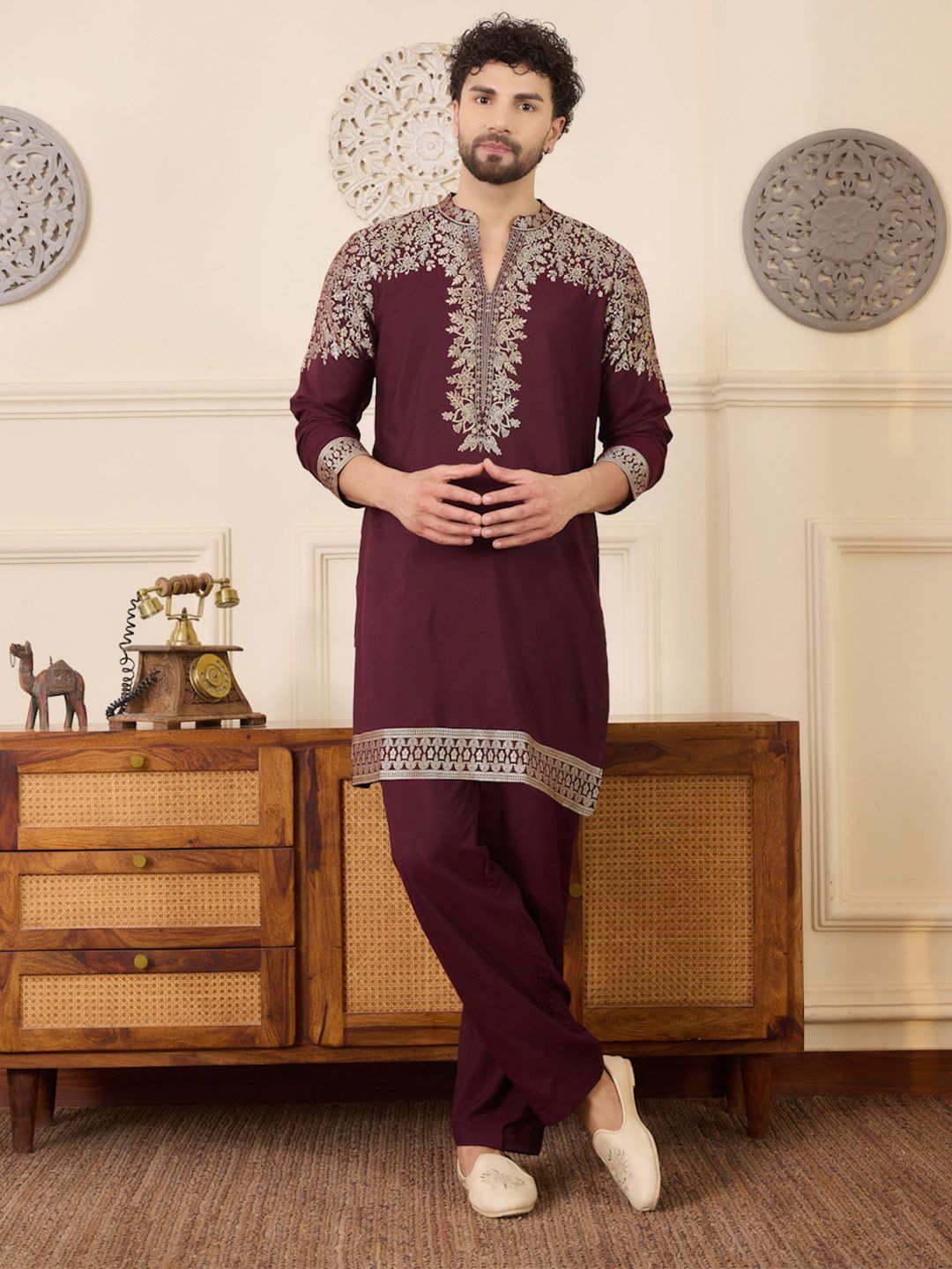 Self Design   Kurta Sets House of Pataudi Men Butti Detailing Jacquard Work Kurta With Bottom
