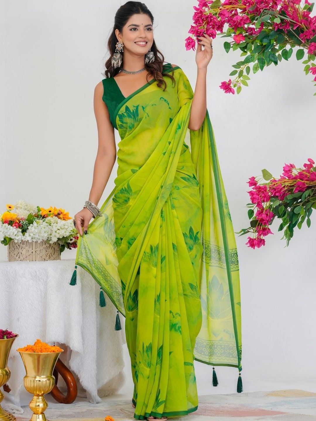 MIRCHI FASHION Floral Poly Georgette Saree