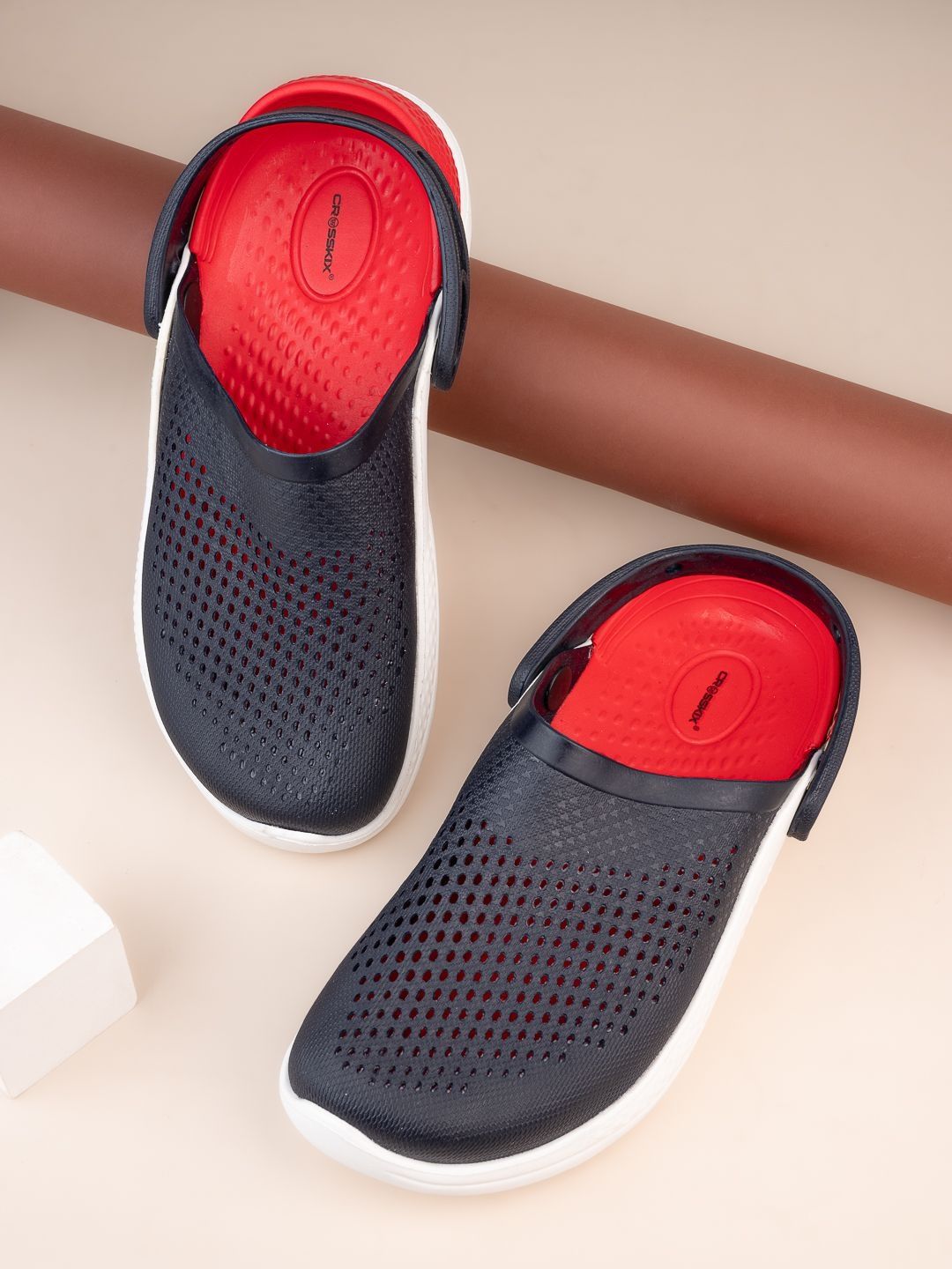 CROSSKIX Men Croslite Clogs