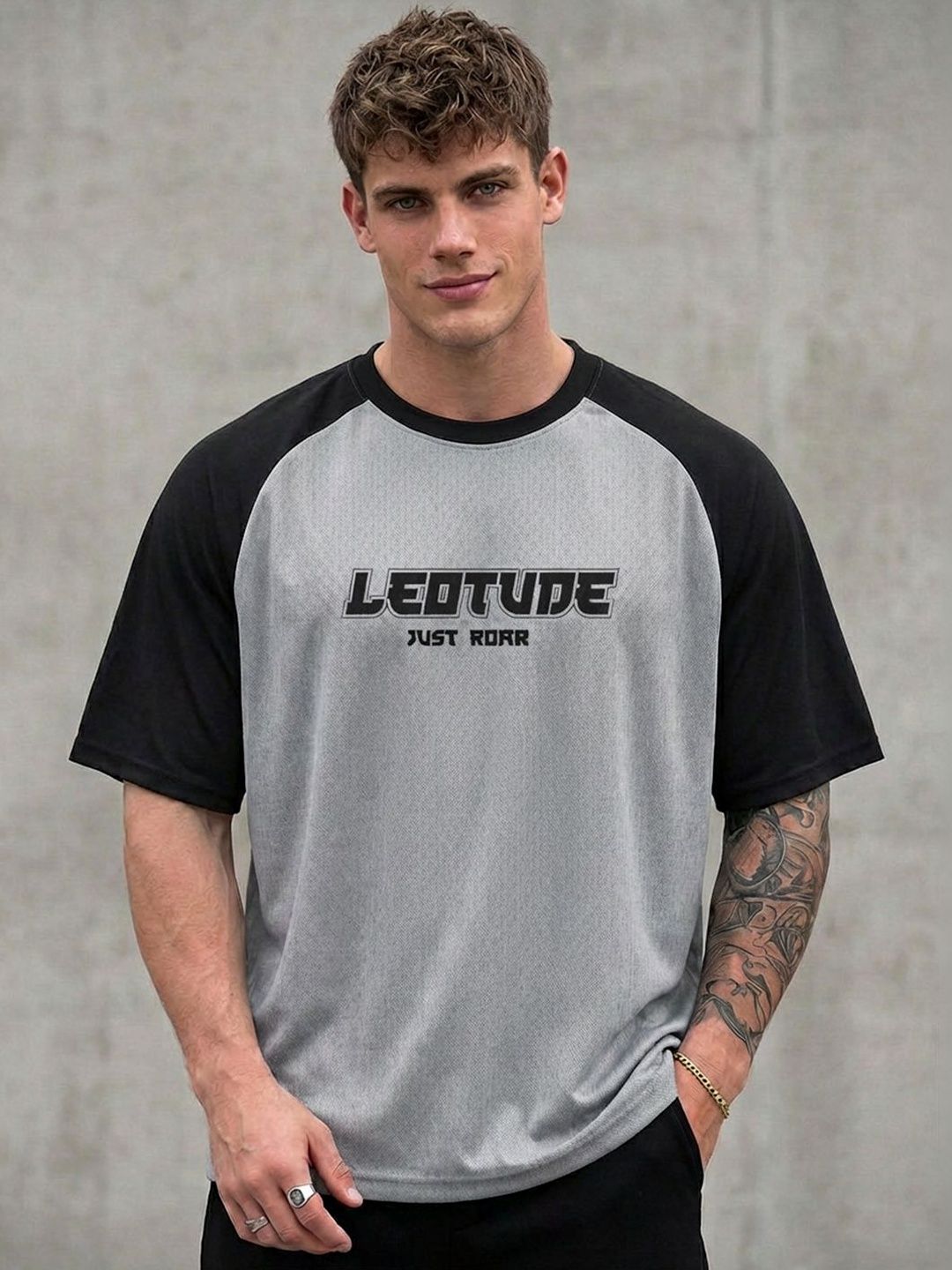 Leotude Men Typography Colourblocked T-shirt