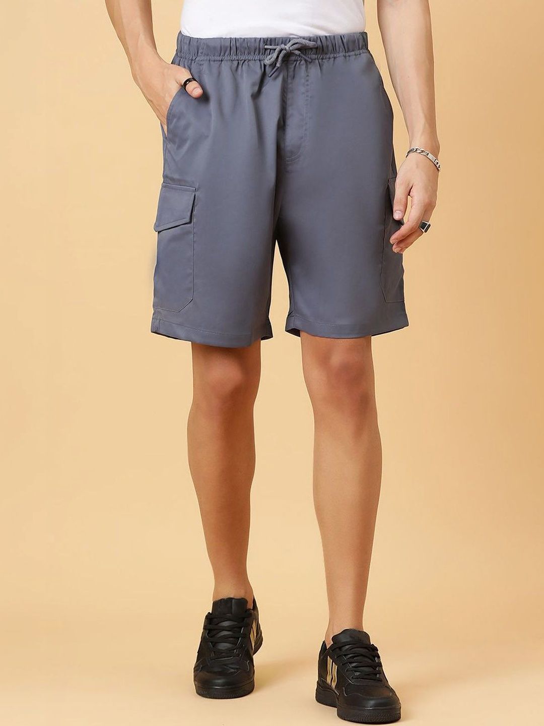 Stylecast X Kotty Men Low-Rise Cargo Shorts