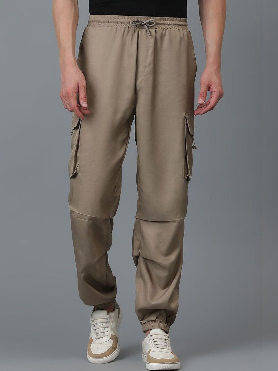 Stylecast X Kotty Men Relaxed Low-Rise Cargos Trousers
