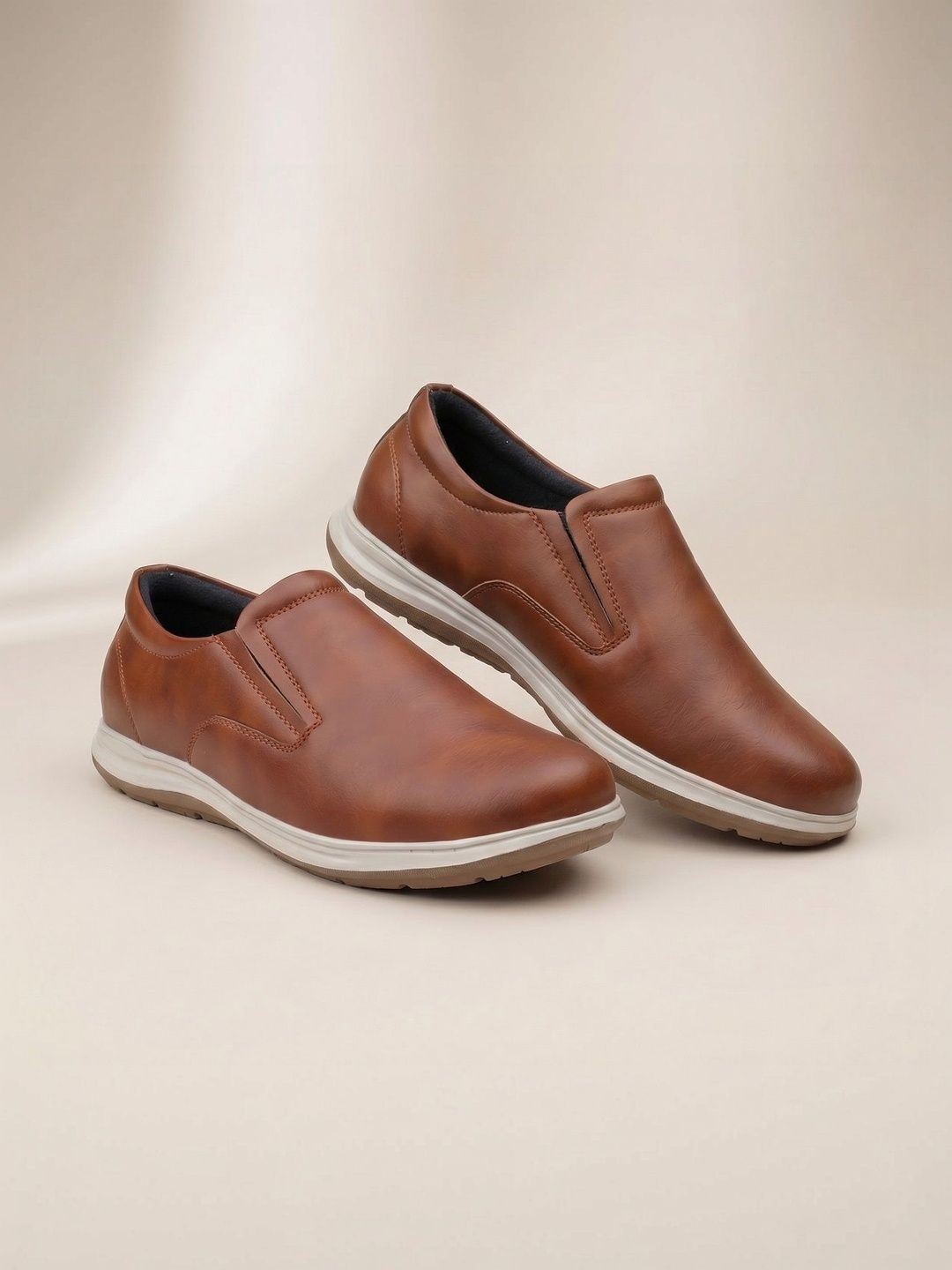 Bxxy Bxxy Men Tan Casual Leather Finish Loafers
